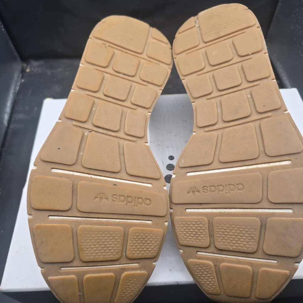 adidas comfortable sneakers